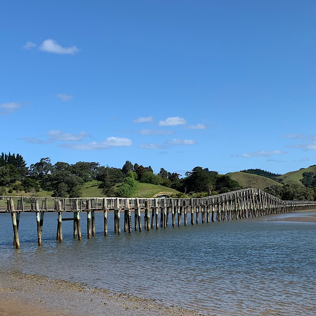 The longest footbridge the longest footbridge in the Southern Hemisphere connects Whananaki North with Whananaki South.